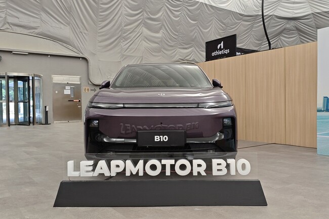 Leapmotor B10 Exclusive preview and padel fun Match 01