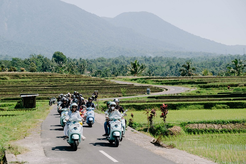 2022 10 vespa batik riding 3