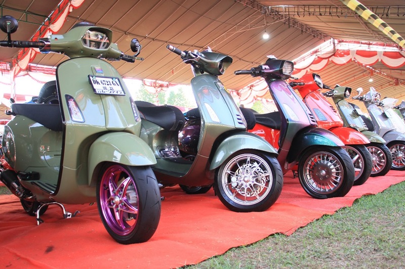 BARISAN PARA VESPA MATIC Mewah Terparkir RapiJPG