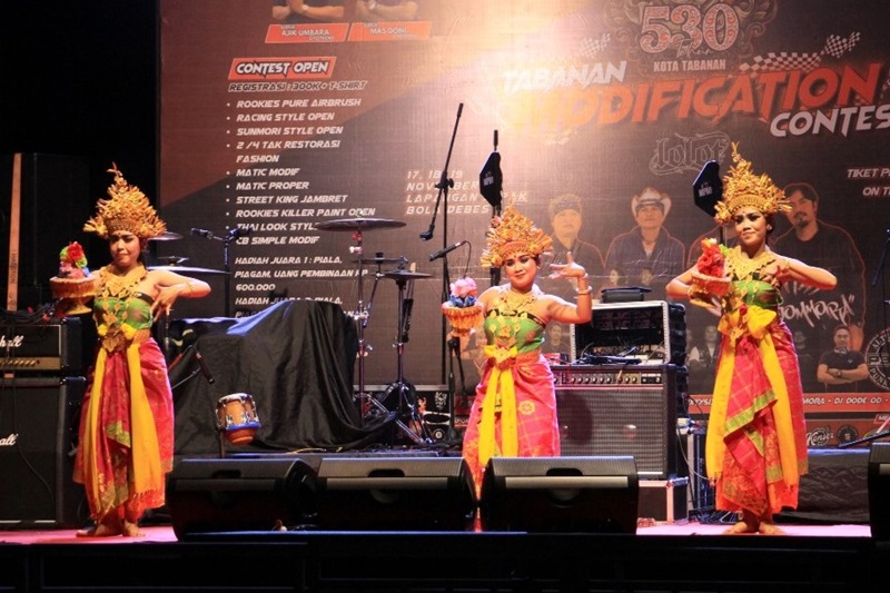 TARIAN TRADISIONAL BALI Menyambut Diselenggarakannya Event Tabanan Modification Contest 2023JPG