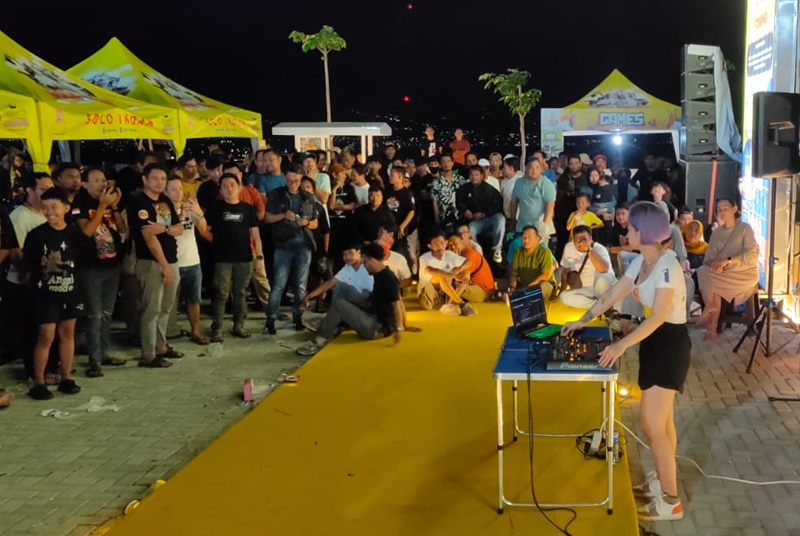 Live Perform Female DJ By FDJ Liem Sontak Pecahkan Suasana Event