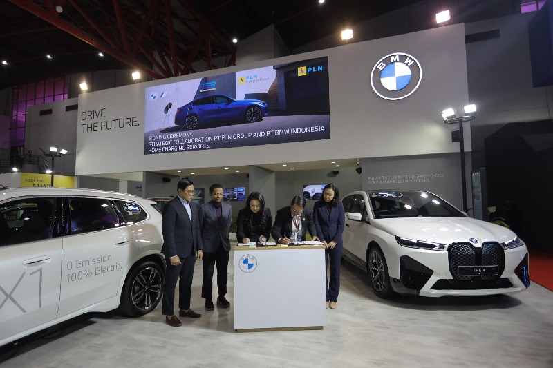 Signing Ceremony BMW dan PLN 3