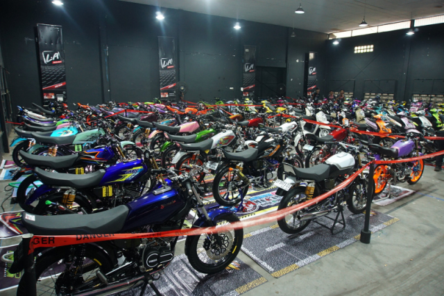 BOY MODIFIED N FRIENDS BIKE CONTEST VOL II. Pecah 350 Motor Kece Padati Venue, Jadi Perang Modif Lintas Provinsi.