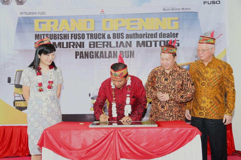 Peresmian Dealer Mitsubishi Fuso Pangkalan Bun