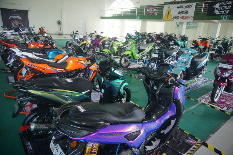 DISPLAY MOTOR KEREN Dipajang di kampus Unimus