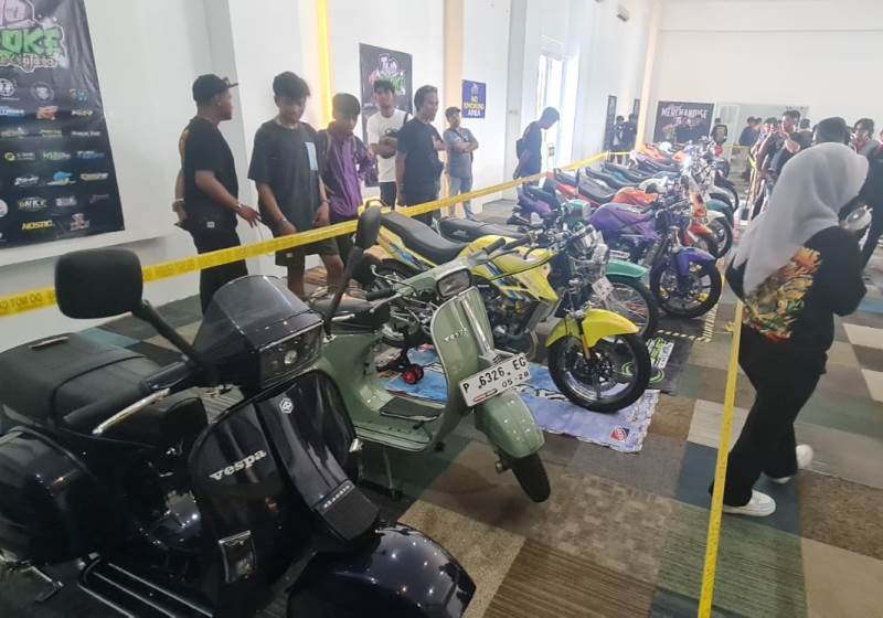 KELAS KONTES Juga dipajang Vespa 2 takjpeg