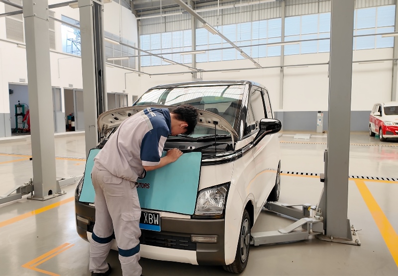 Area service didukung dengan 7 service bay 2 express service bay 1 EV Maintenance Bay dan mekan