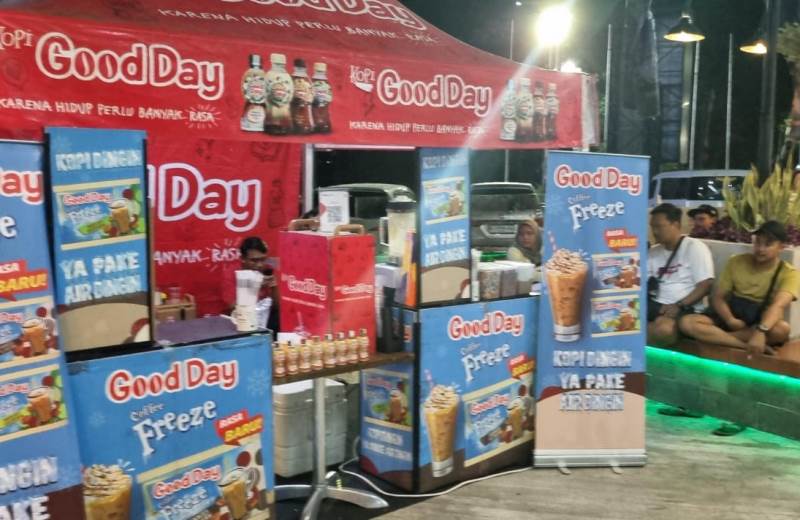 Stand Booth Kopi Good Day Support Free Ice Blend Untuk Peserta Dan Penonton