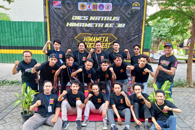SQUAD DIES NATALIS HIMAMETA Sukses gelar rangkaian acara HIMAMETA di kampus Untag Surabaya