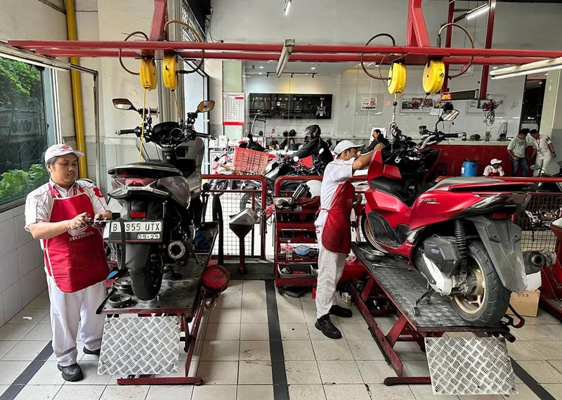 2025 06 riding honda 2