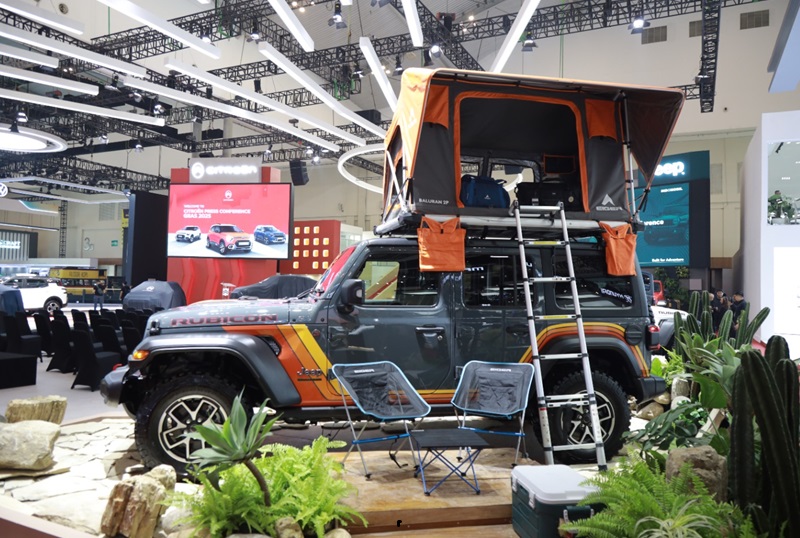 Photo 3 Kolaborasi Jeep dengan Eiger melalui diorama camping ground berukuran 1 banding 1