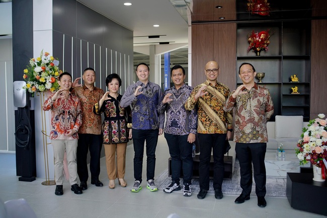 Grand Opening Dealer Chery Padang 02