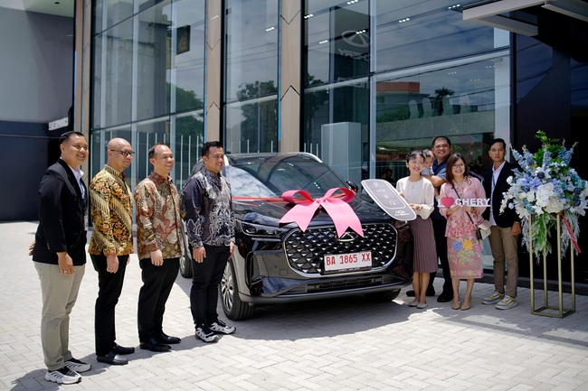 Grand Opening Dealer Chery Padang 03