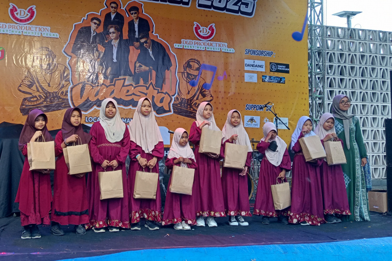 DONASI Mesin Bersinergi juga memberikan sumbangan bagi yang membutuhkan