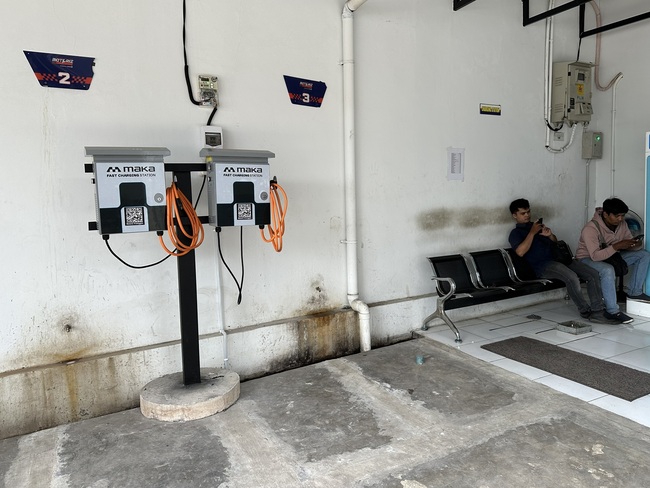 Fast charging station MAKA Motors 03