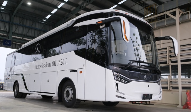 02 Bus Mercedes Benz OH 1626 L Euro 5 dengan bodi Legacy SR3 Neo Panorama buatan karoseri Laksana untuk ekspor Thailand