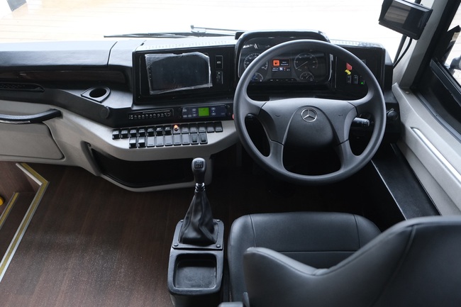 03 Dashboard Bus Mercedes Benz OH 1626 L Euro 5 dengan bodi Legacy SR3 Neo Panorama buatan karoseri Laksana untuk ekspor Thailand