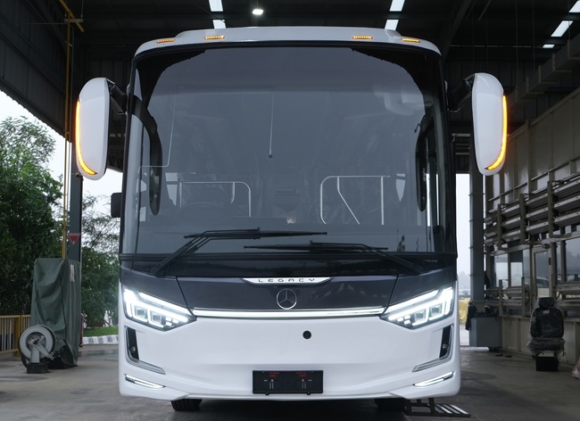 04 Bus Mercedes Benz OH 1626 L Euro 5 dengan bodi Legacy SR3 Neo Panorama buatan karoseri Laksana untuk ekspor Thailand