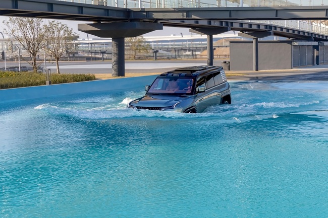 Foto YANGWANG U8 Water Crossing