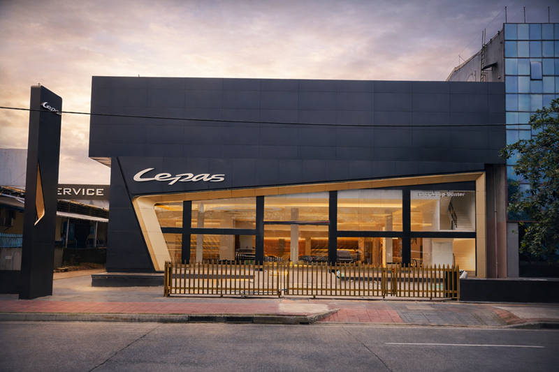 Depan Showroom LEPAS Sunter