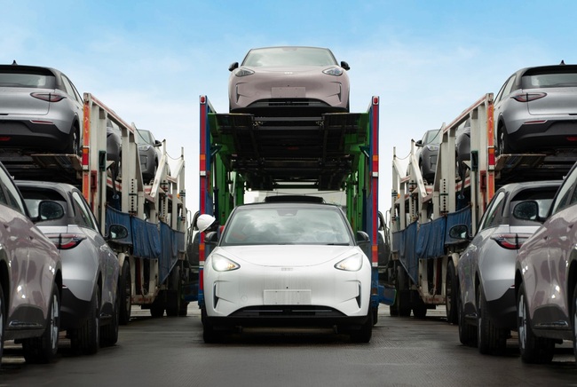 Geely Mulai Distribusikan 1.000 Uni Geely EX2 ke Diler Resmi di Indonesia 01