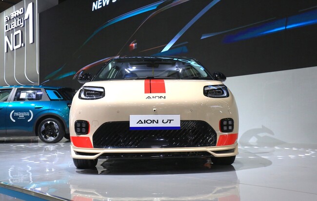 Foto GAC Indonesia 03 AION UT dengan Body Kit