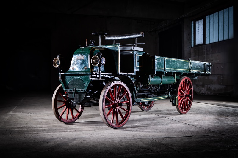 Retro Classics 2026: Mercedes-Benz Trucks Classic startet Jubiläumsjahr „130 Years Trucks“ mit dem ersten Lkw der WeltRetro Classics 2026: Mercedes‑Benz Trucks Classic Launches Anniversary Year “130 Years Trucks” with the World’s First Truck