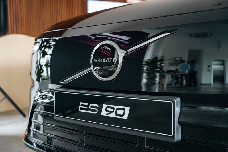 Volvo ES90 CloseUp Front