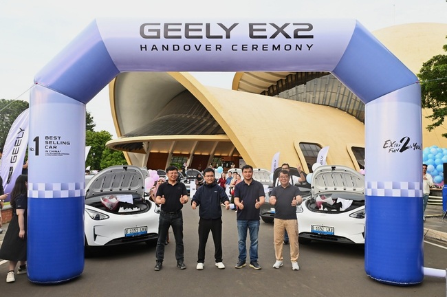 Foto Geely EX2 Handover Ceremony 02
