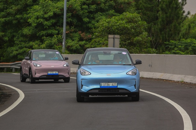 Foto 4 Selain Geely EX5 Geely EX2 juga menunjukkan momentum penjualan ritel nasional yang kuat di segmen compact EV