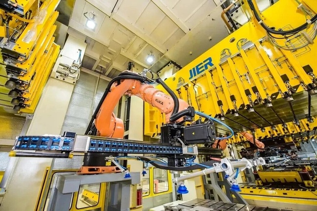 GAC 02 Adaptive Flexible Linear 7 axis Robot 1