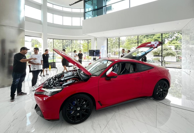 Foto Display Honda Prelude Red di Honda Lounge