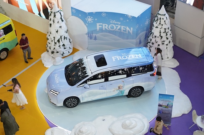 02 Wuling Darion medium MPV terbaru Wuling yang mengaplikasikan desain karakter Disney Frozen