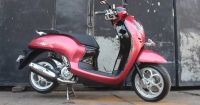 Modifikasi Honda Scoopy 2024 - Surabaya : Ogah Disebut Minimalis, Kaki-Kaki Ditopang Part Piaggio