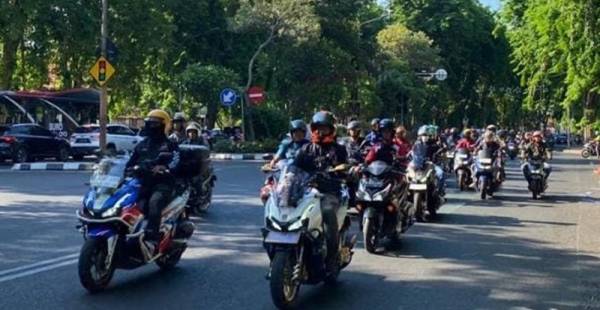 Komunitas HAI Chapter Surabaya Warnai Launching New Honda ADV160 di Surabaya