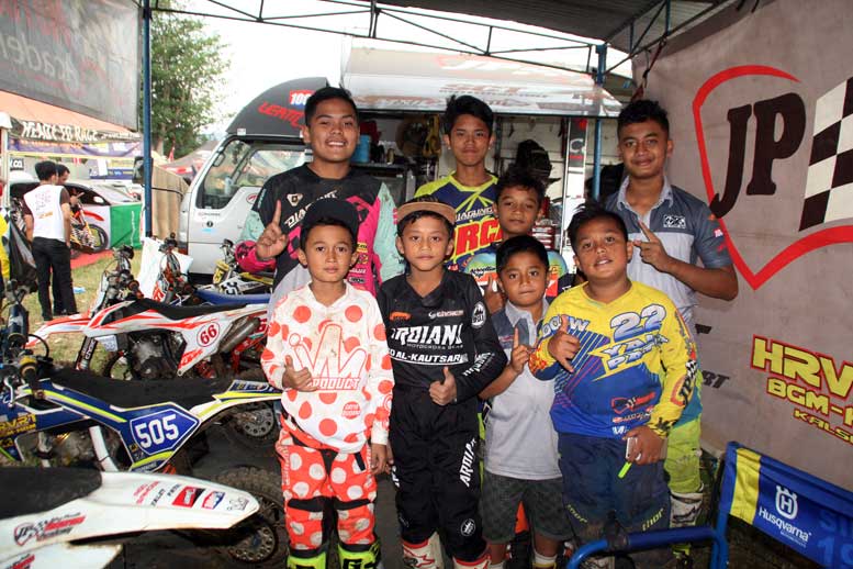 Haidar Ali bersama teman yang menimba ilmu di JPMA