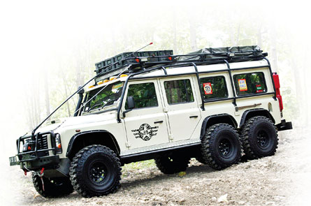 LAND ROVER DEFENDER 2.2 2013 - SEMARANG : Limousine Adventure