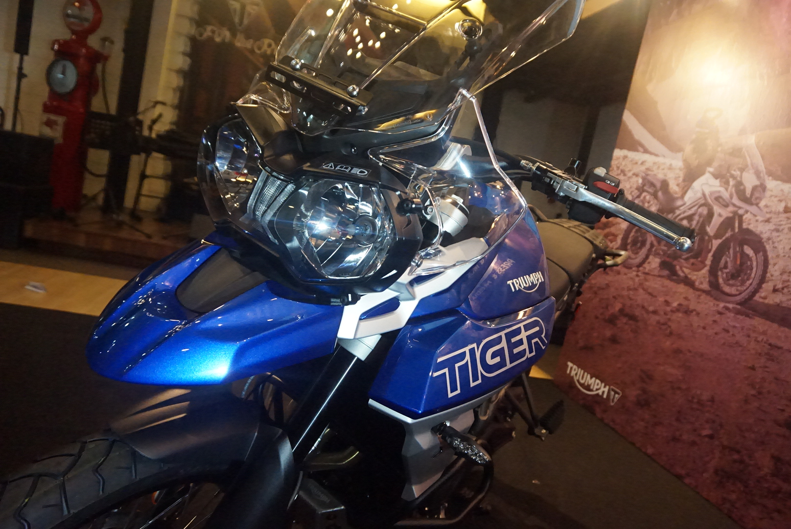 TRIUMPH NEW TIGER 800 XCX Pilihan Kaum Penjelajah Harga 