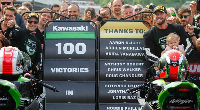 JONATHAN REA PODIUM JUARA DI RACE  2. Ini kemenangan ke-100 kalinya bagi Kawasaki