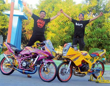 KAWASAKI NINJA '13 & 97 - MAKASSAR : DUO ANTI KUDET KAWASAKI NINJA '13 & 97 - MAKASSAR : DUO ANTI KUDET