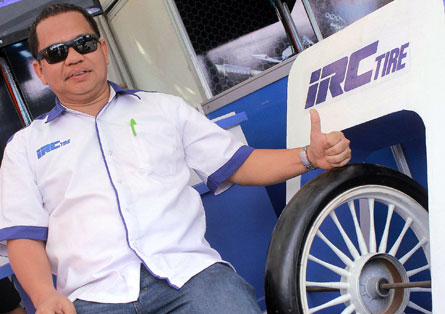 DODIYANTO, MARKETING PRODUCT DEVELOPMENT PT. GAJAH TUNGGAL TBK. IRC support test-ride All New Yamaha YZF-R15 & Suzuki GSX-R150 karena IRC menjadi OEM Tire untuk dua produk tersebut