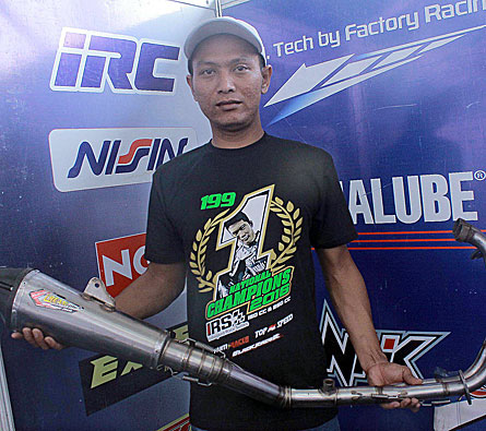 TRIS WAHYUDI, AKRAB DISAPA NTO-NTO. Riset knalpot Cream-pie terbaru & hantar Syahrul Amin borong juara nasional  Sport 250 dan Sport 150