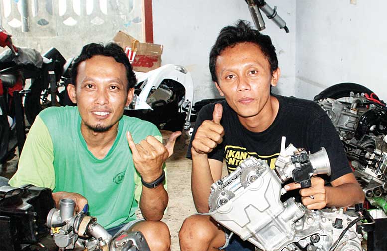 lagi yang gantungan kunci trend MAINTENANCE RACING PISTON MENGHEMAT