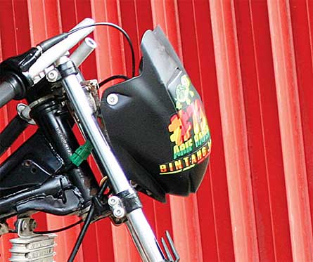 TUMPAS WHEELIE PANGKAS SOK DEPAN SATRIA F