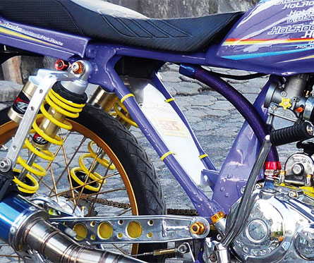 MENGAMANKAN KARBU SAAT TAMPIL STREET RACING