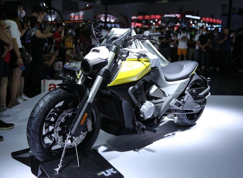 BENDA LFC700. Cruiser bertampang modern klasik.