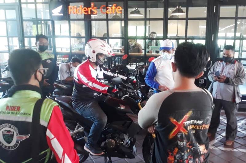 KOMUNITAS BIKER CB150R. Memeriahkan peluncuran All New CB150R dengan giat positif.