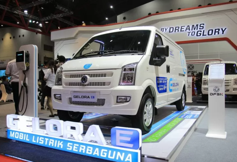 BEBERAPA PRODUK TERBAIK DFSK. Dipajang di pameran.